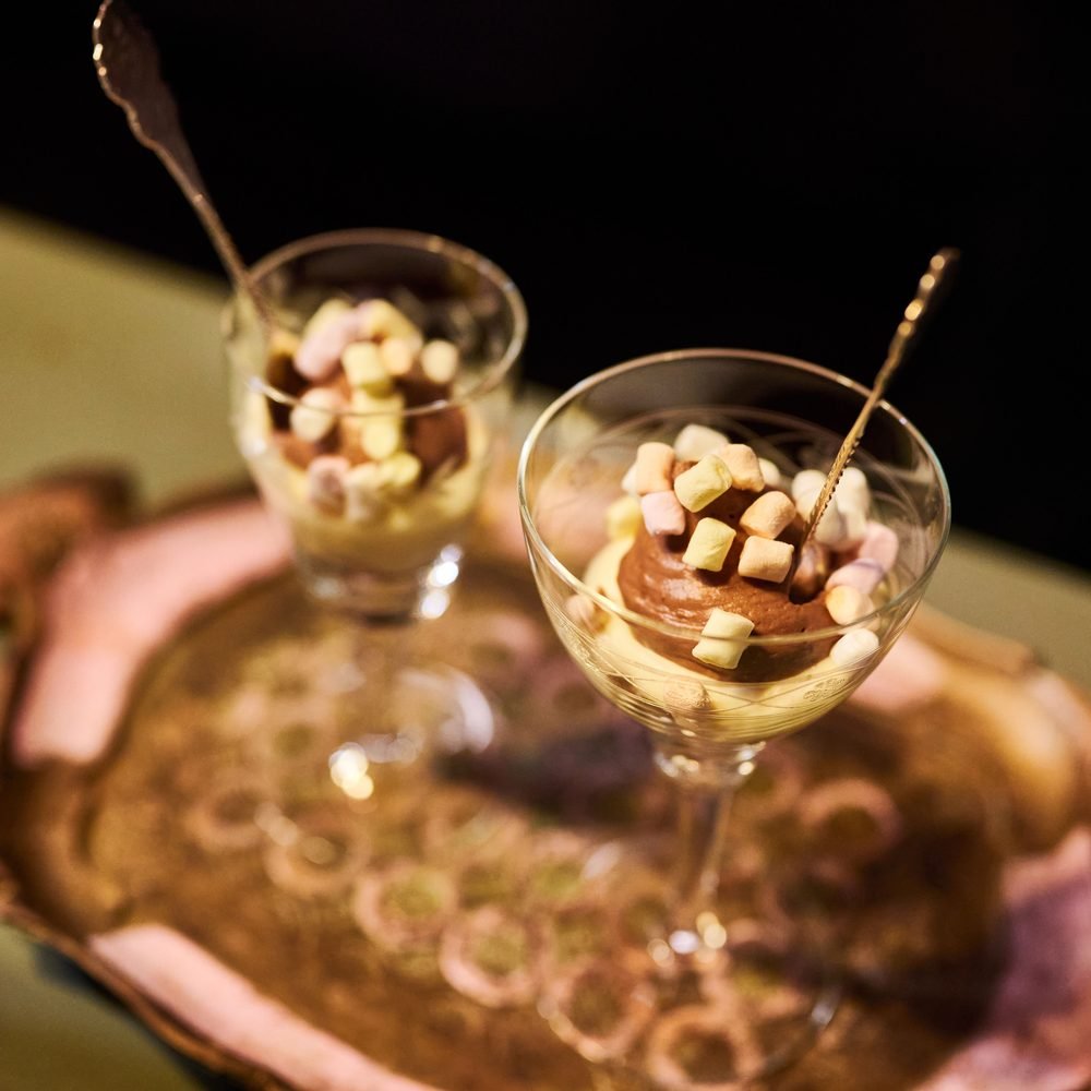 Dessert in coupes geserveerd bij De Amshoff
