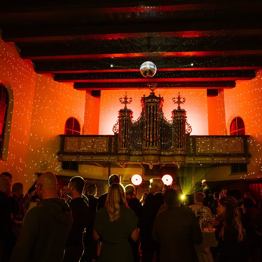 Feest in de historische kerk van De Amshoff