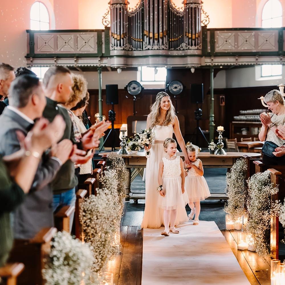 Trouwceremonie in de veenkoloniale kerk van De Amshoff